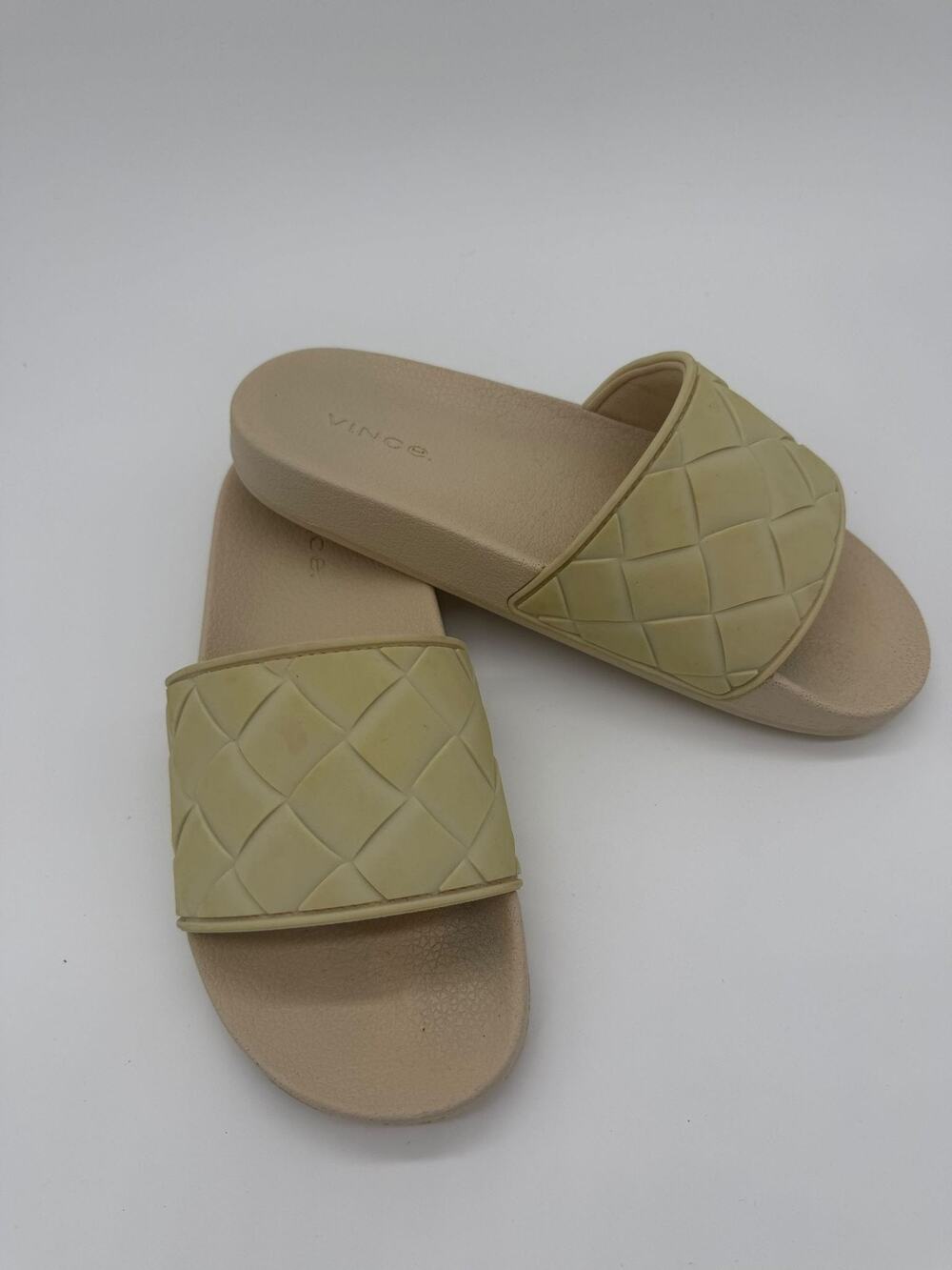 Vince Slide Shoes Womens Size 8 Beige Quilted Sandals Slip On Comfort Pool